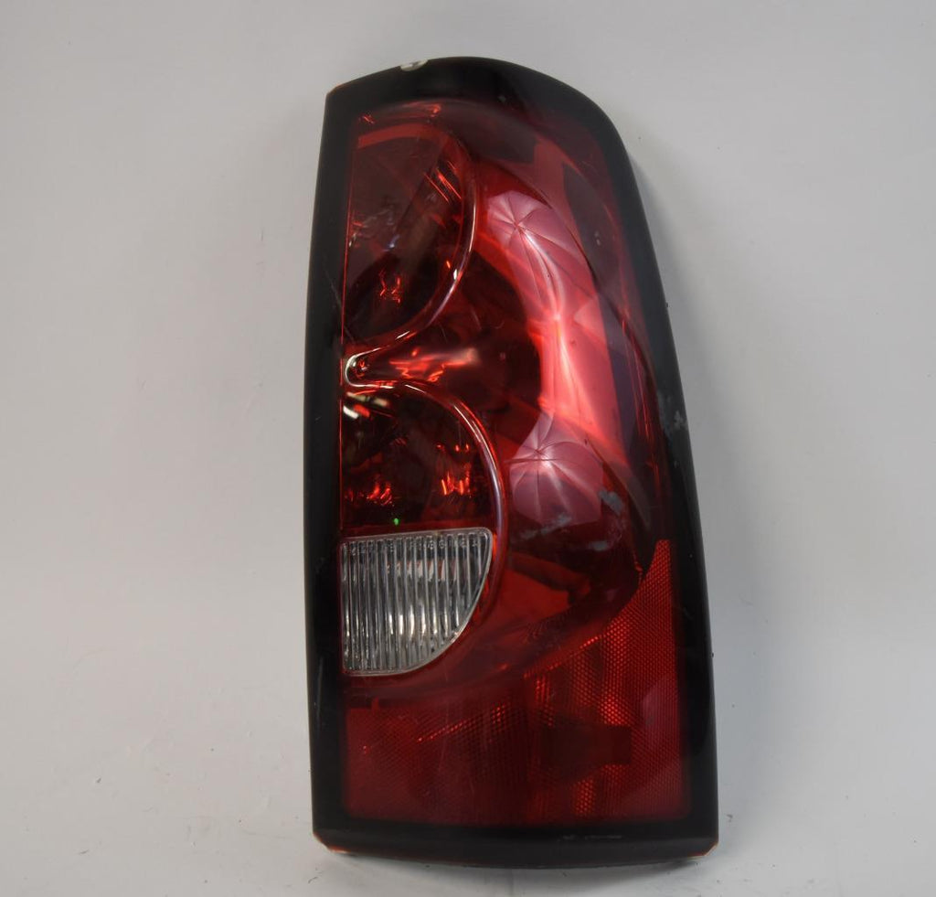 2004-2006 CHEVY SILVERADO PASSENGER RIGHT SIDE REAR TAIL LIGHT 16530966 - BIGGSMOTORING.COM