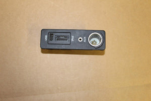2009-2012 Jaguar Xf Luxury 4.2L V8 Center Console Usb Ipod Aux Power Outlet